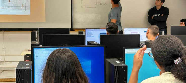 PET Sistemas realiza oficina de capacitação em Arduino para estudantes de Engenharia